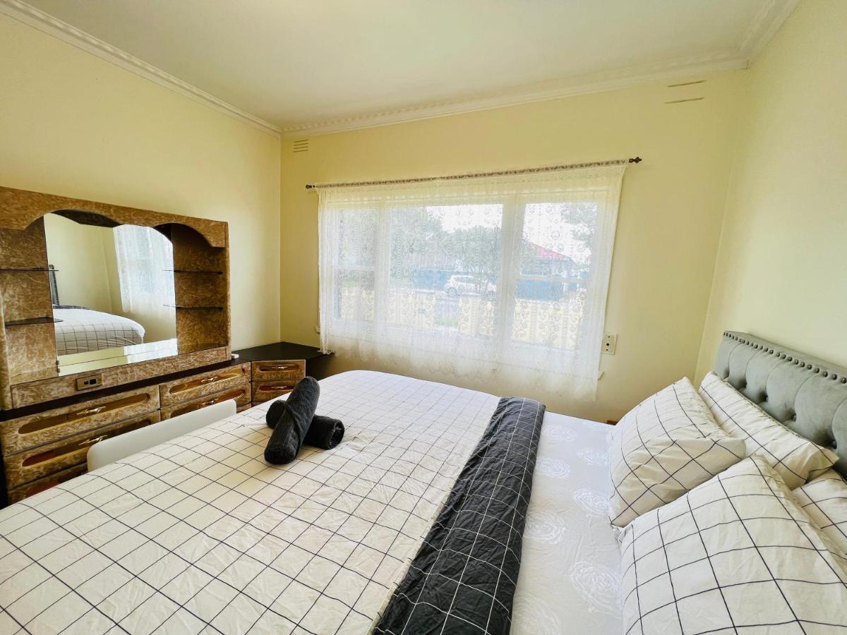 Cosy 4Br Home 15 Minutes Away From Melbourne Airport St Albans Exterior photo