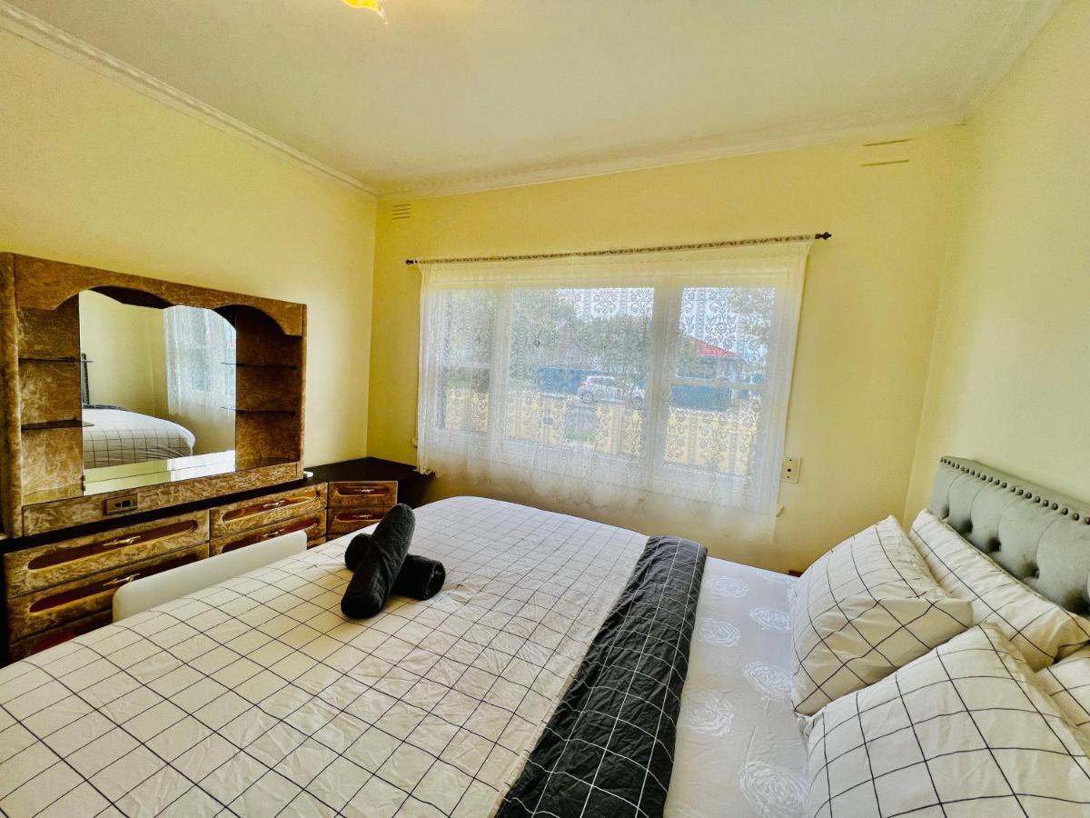 Cosy 4Br Home 15 Minutes Away From Melbourne Airport St Albans Exterior photo